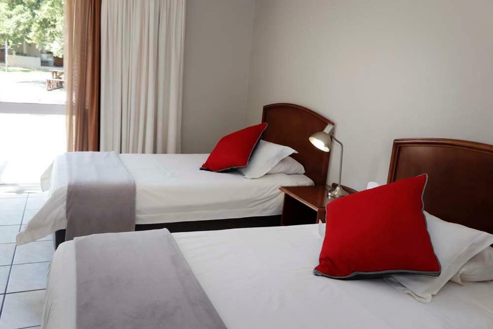 The Village Guesthouse Ceres Bagian luar foto